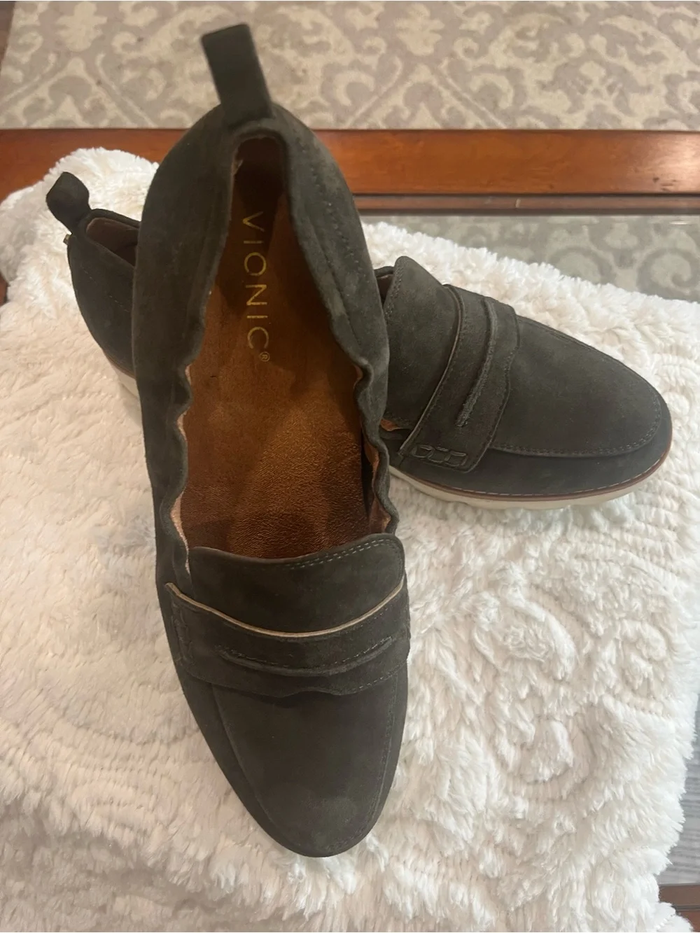 Vionic Cynthia II khaki suede preppy/professional loafer 9 cushioned footbed